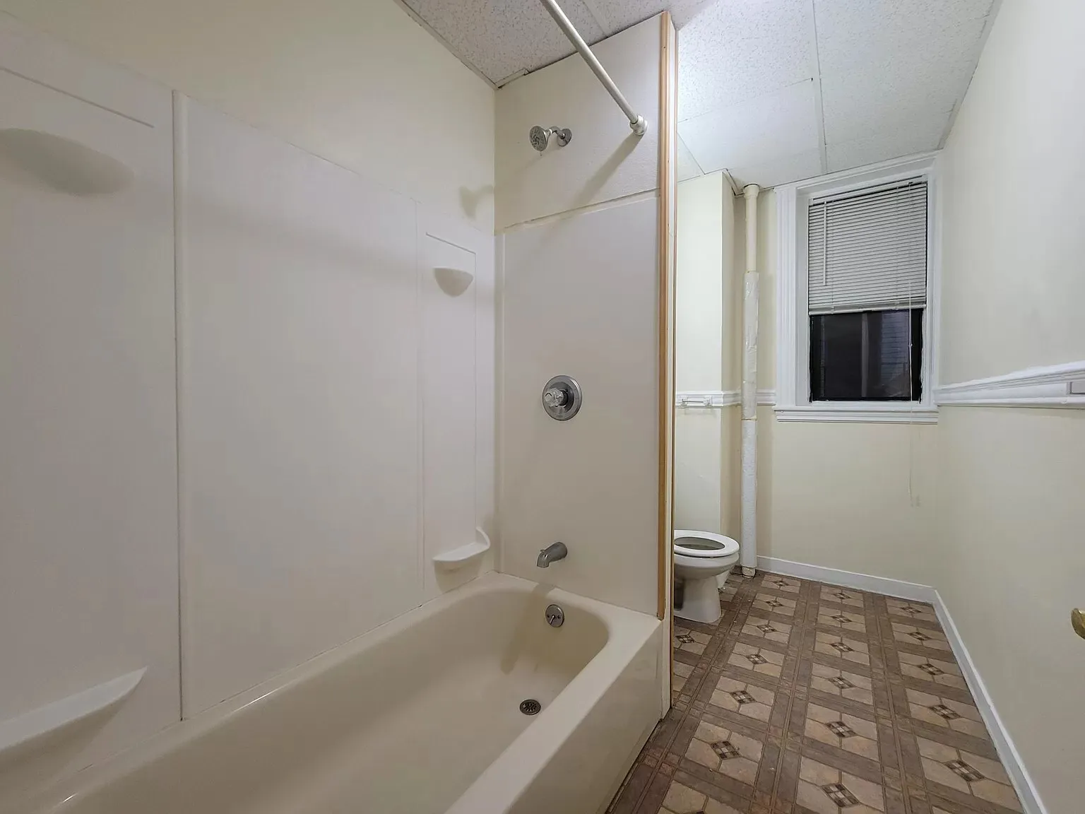 1 bed, 1 bath apartment for rent at 364 Riverway Unit 3, Mission Hill — photo 6 of 9