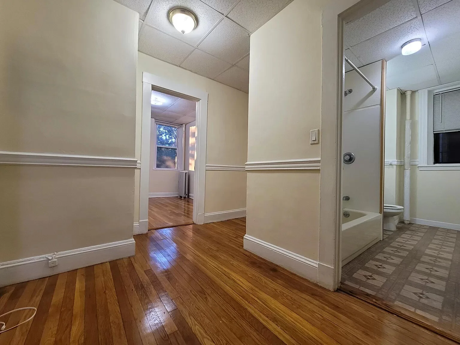 1 bed, 1 bath apartment for rent at 364 Riverway Unit 3, Mission Hill — photo 8 of 9