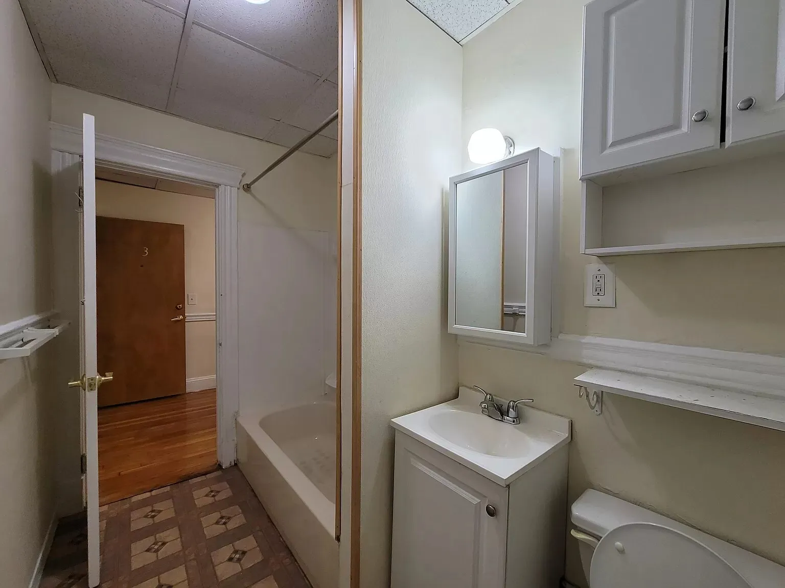1 bed, 1 bath apartment for rent at 364 Riverway Unit 3, Mission Hill — photo 4 of 9