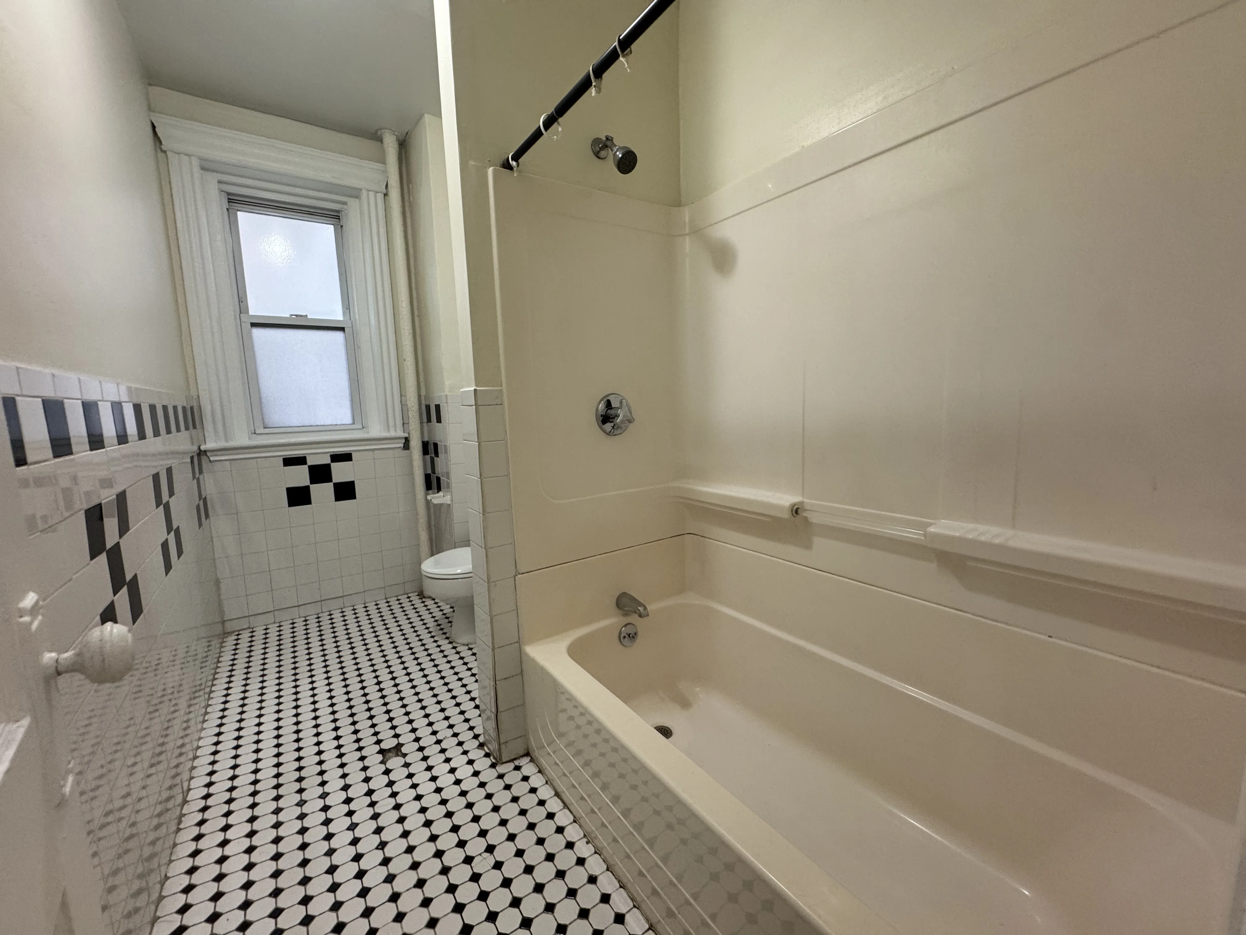 1 bed, 1 bath apartment for rent at 364 Riverway Unit 364-10, Mission Hill — photo 4 of 11