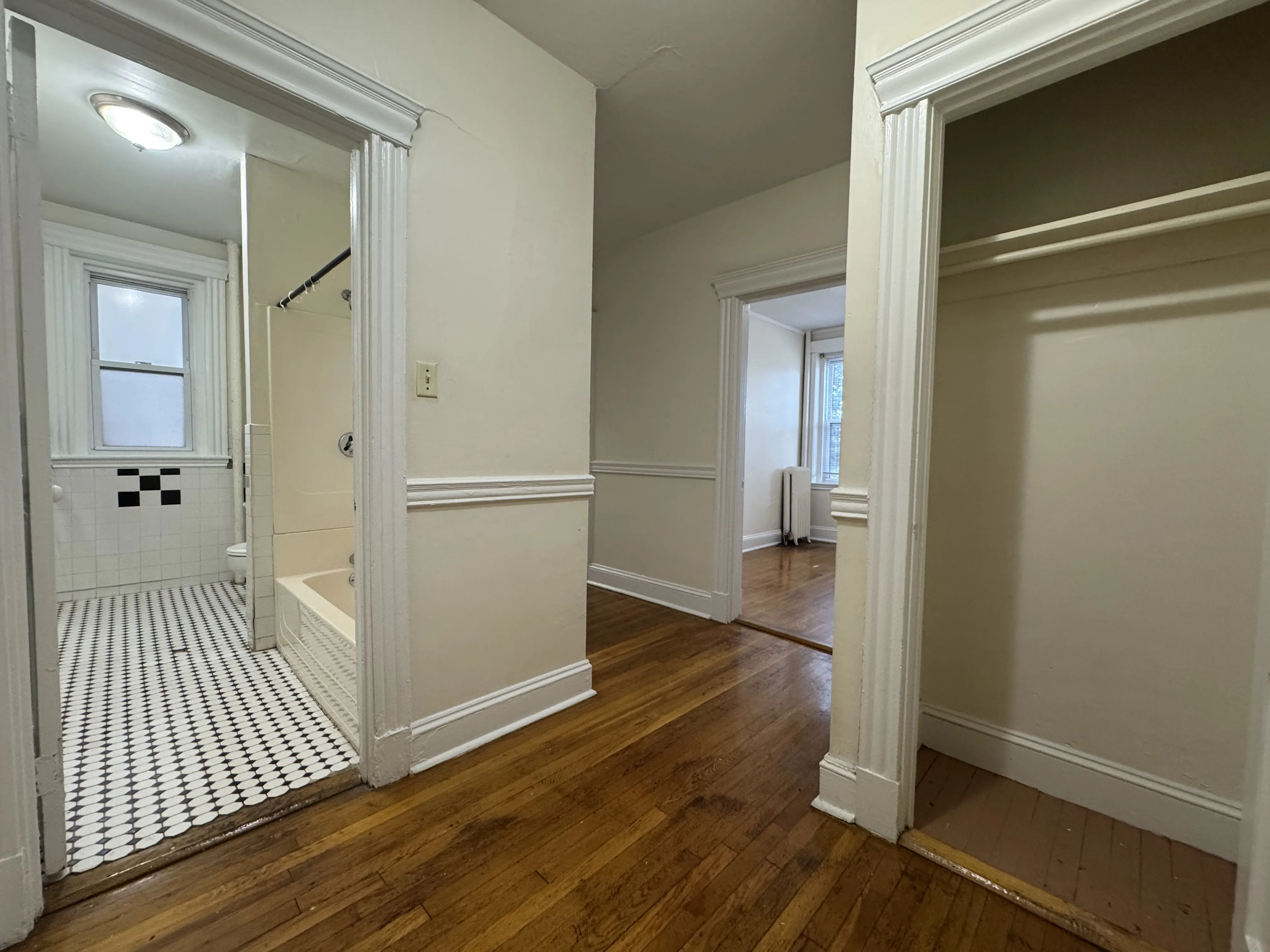 1 bed, 1 bath apartment for rent at 364 Riverway Unit 364-10, Mission Hill — photo 3 of 11