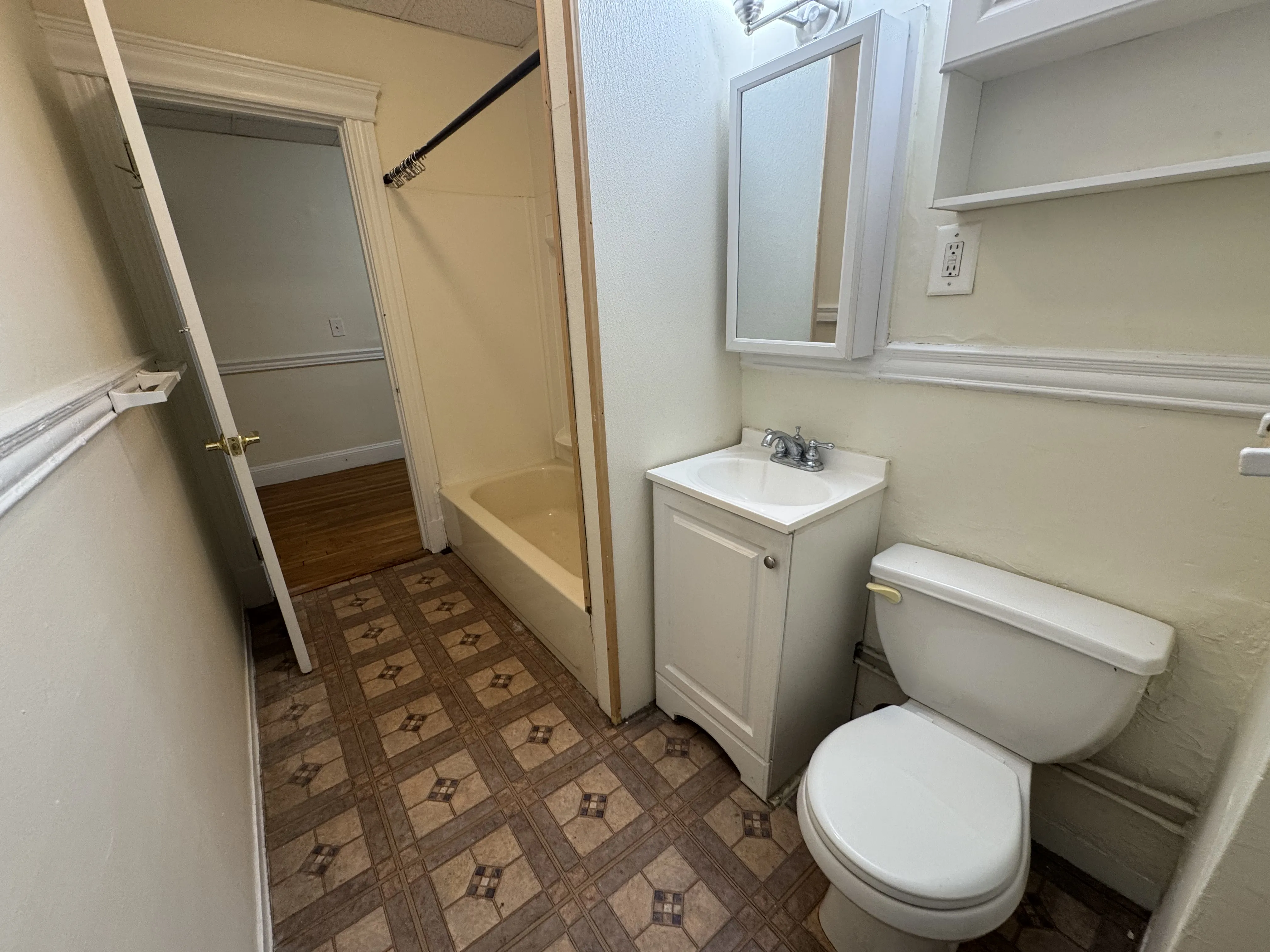 1 bed, 1 bath apartment for rent at 364 Riverway Unit 364-3, Mission Hill — photo 4 of 11