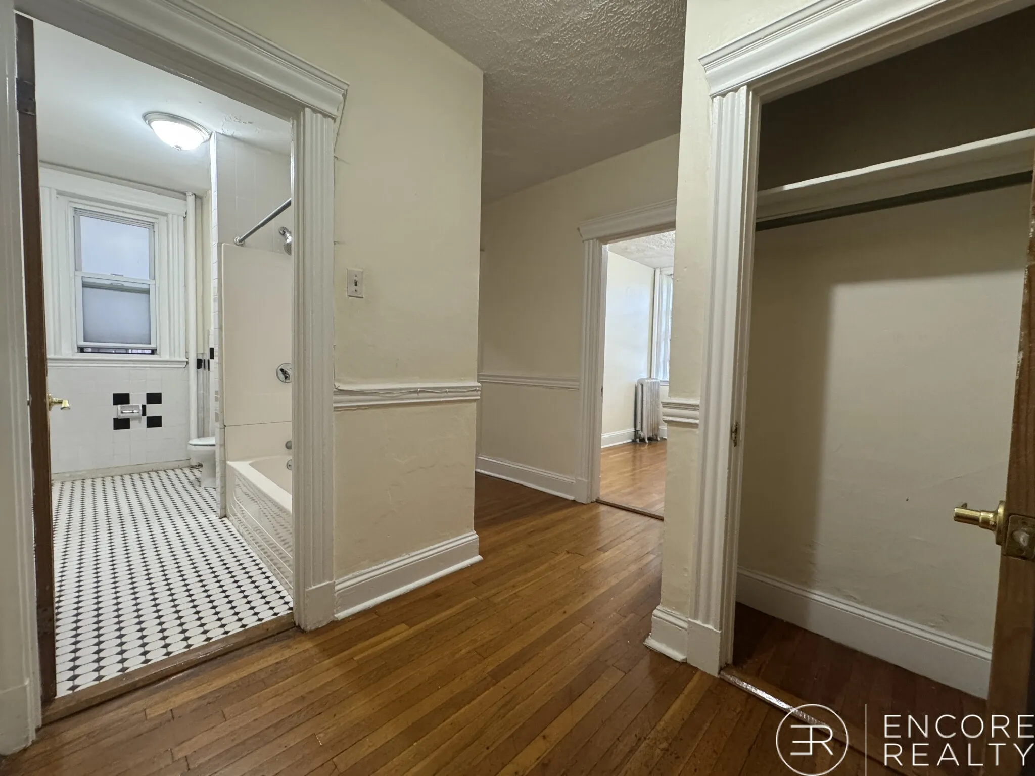 1 bed, 1 bath apartment for rent at 364 Riverway Unit 364-4, Mission Hill — photo 4 of 22