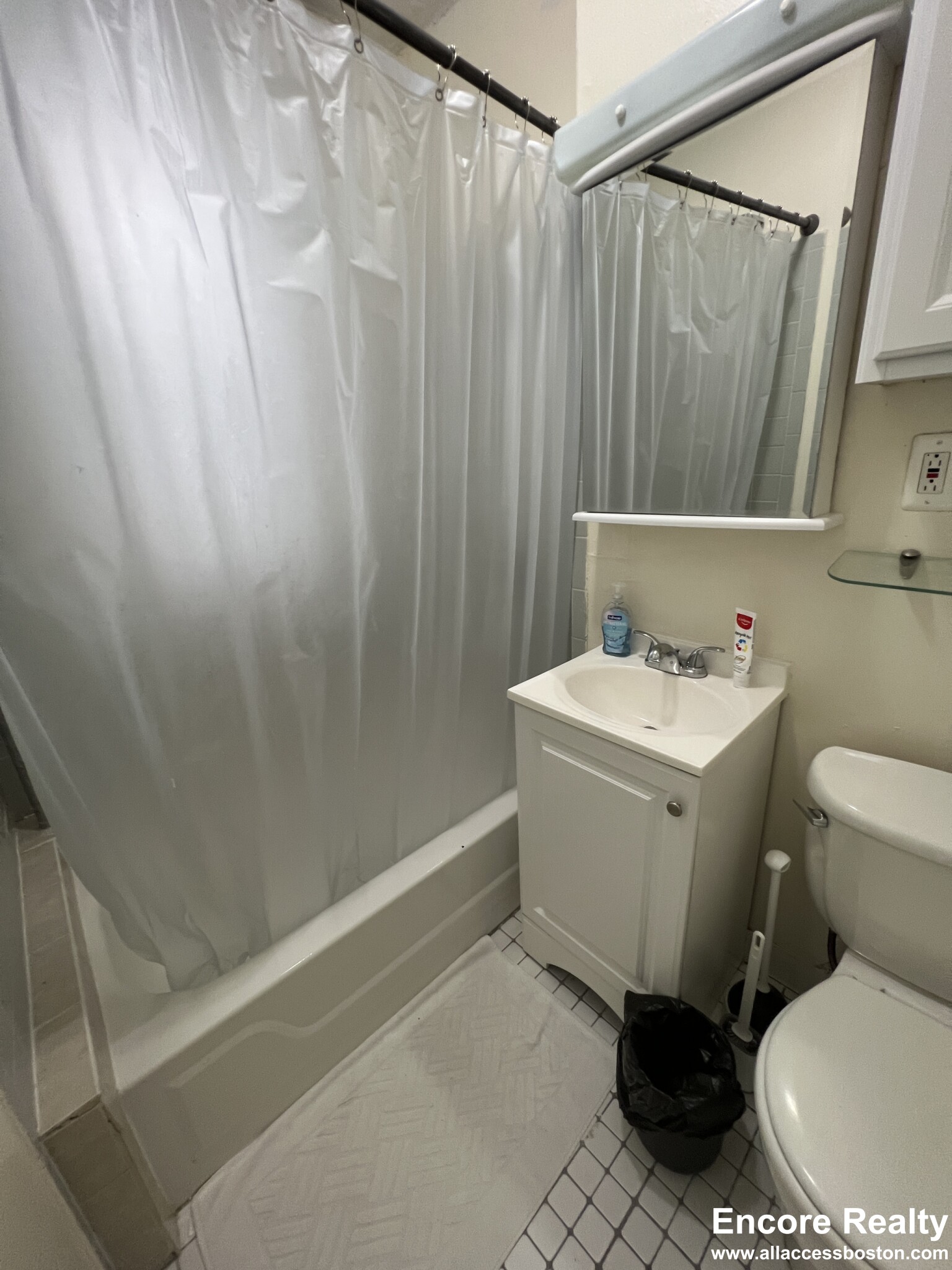 Studio bed, 1 bath apartment for rent at 364 Riverway Unit 5, Mission Hill — photo 8 of 11