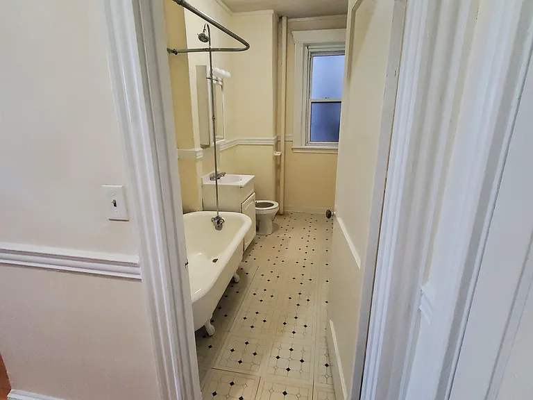 1 bed, 1 bath apartment for rent at 364 Riverway Unit 9, Mission Hill