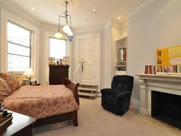 3 bed, 1.5 bath apartment for rent at 365 Beacon St Unit 2, Back Bay — photo 5 of 15