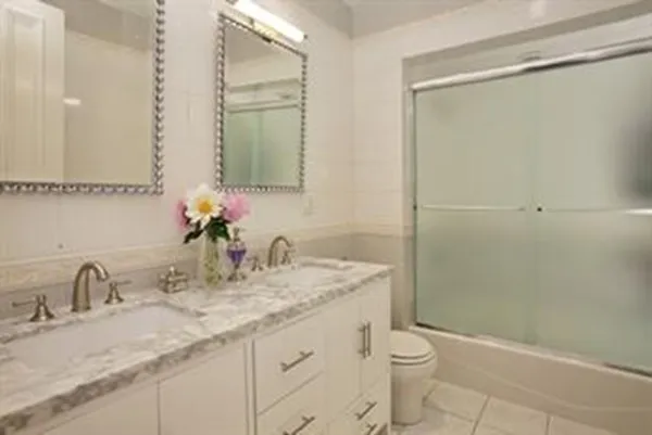 3 bed, 1.5 bath apartment for rent at 365 Beacon St Unit 2, Back Bay — photo 6 of 15