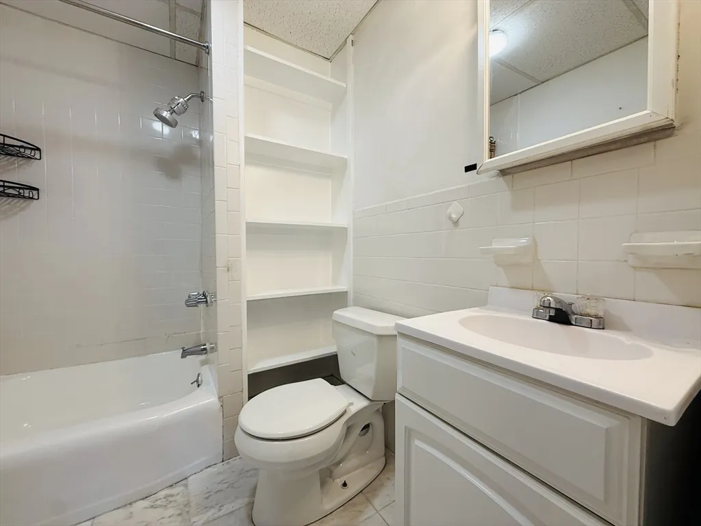 Studio bed, 1 bath apartment for rent at 365 Beacon St Unit 3B, Back Bay — photo 5 of 6