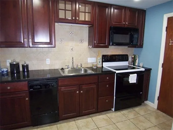 2 bed, 1 bath apartment for rent at 365 Faneuil St Unit 5, Brighton — photo 5 of 10