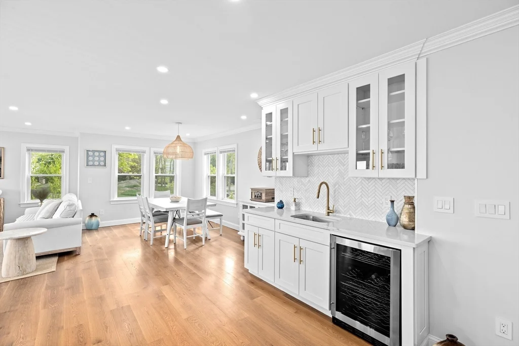 4 bed, 4+ bath apartment for rent at 365 Jerusalem Rd Unit 2, Cohasset — photo 10 of 40