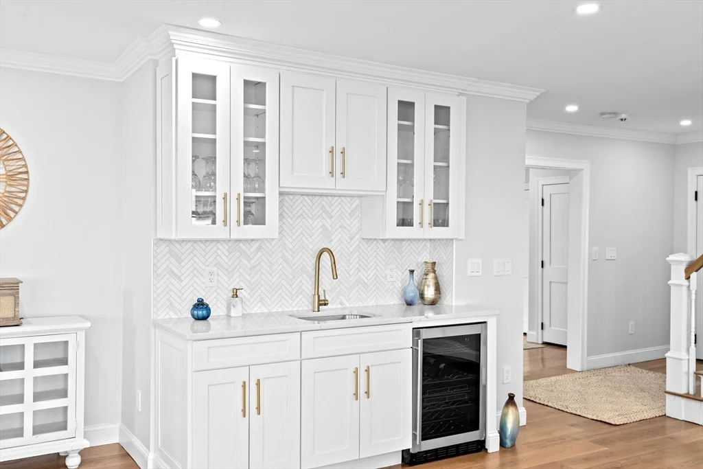 4 bed, 4+ bath apartment for rent at 365 Jerusalem Rd Unit 2, Cohasset — photo 11 of 40