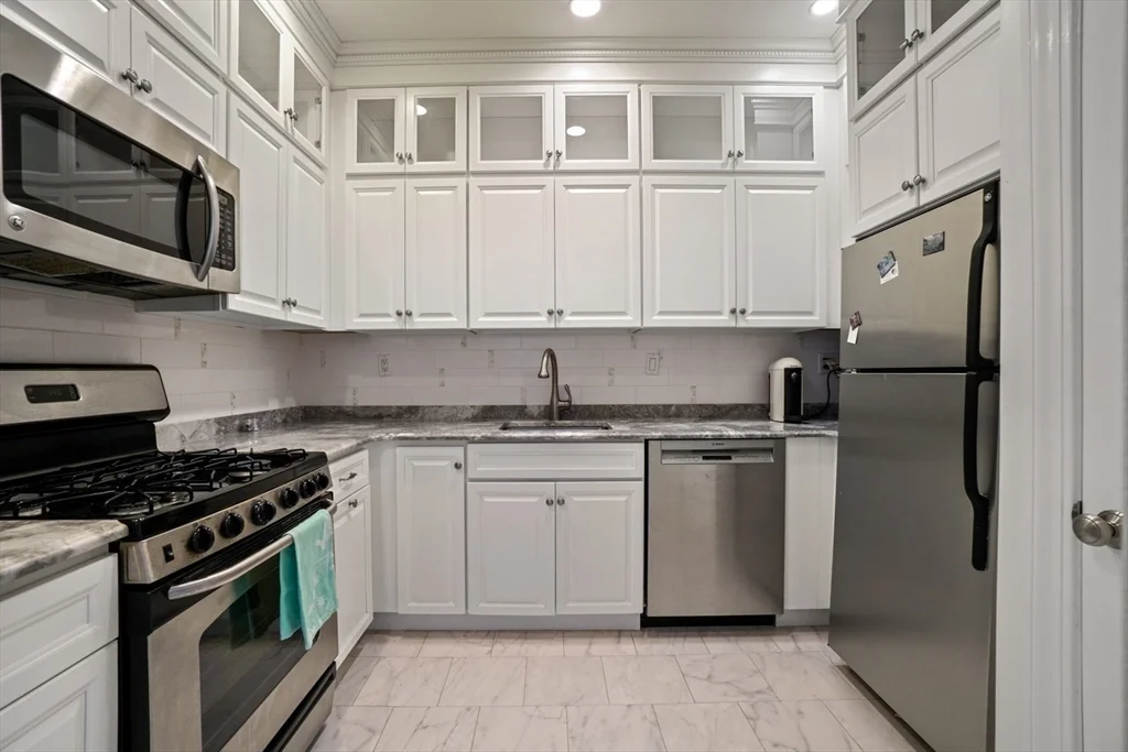 2 bed, 1.5 bath apartment for rent at 365 Marlborough St Unit 5, Back Bay — photo 14 of 18