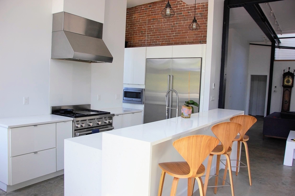 3 bed, 3 bath apartment for rent at 365 N Main Unit 365, North Cohasset — photo 7 of 19