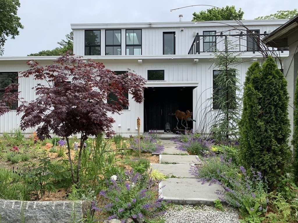 3 bed, 3 bath apartment for rent at 365 N Main Unit 365, North Cohasset — photo 2 of 19