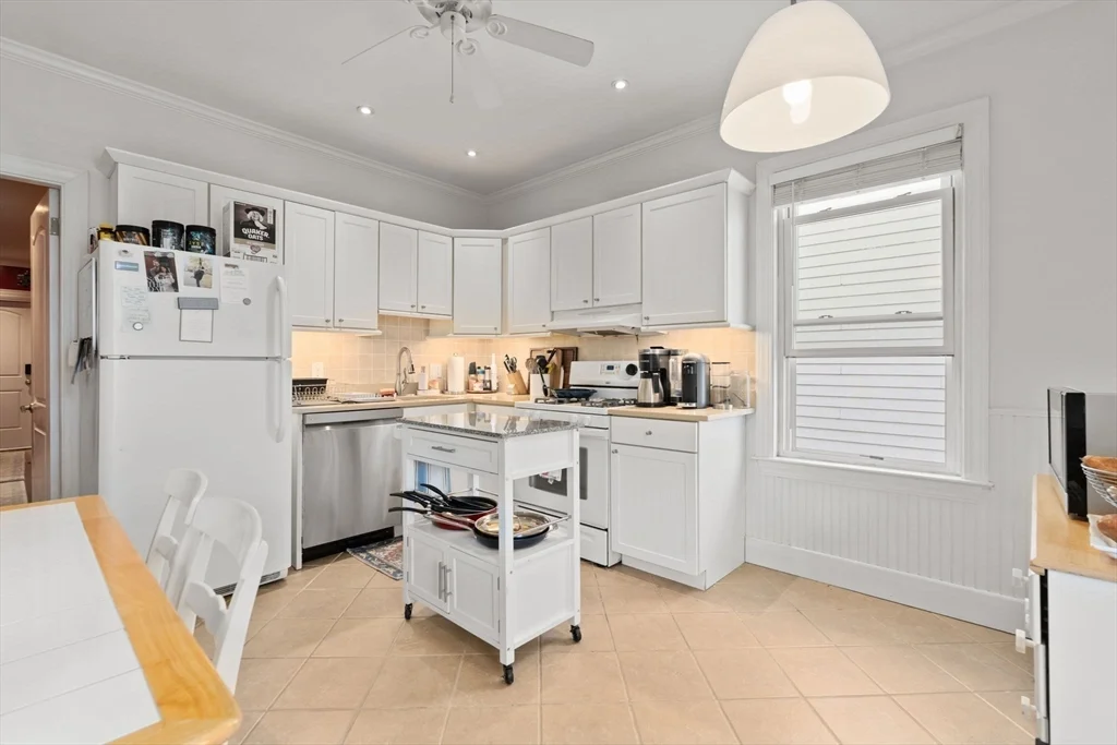 2 bed, 1 bath apartment for rent at 365 Savin Hill Ave Unit 3, Dorchester — photo 6 of 17