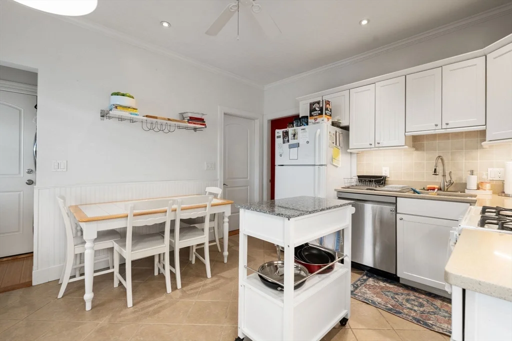 2 bed, 1 bath apartment for rent at 365 Savin Hill Ave Unit 3, Dorchester — photo 7 of 17