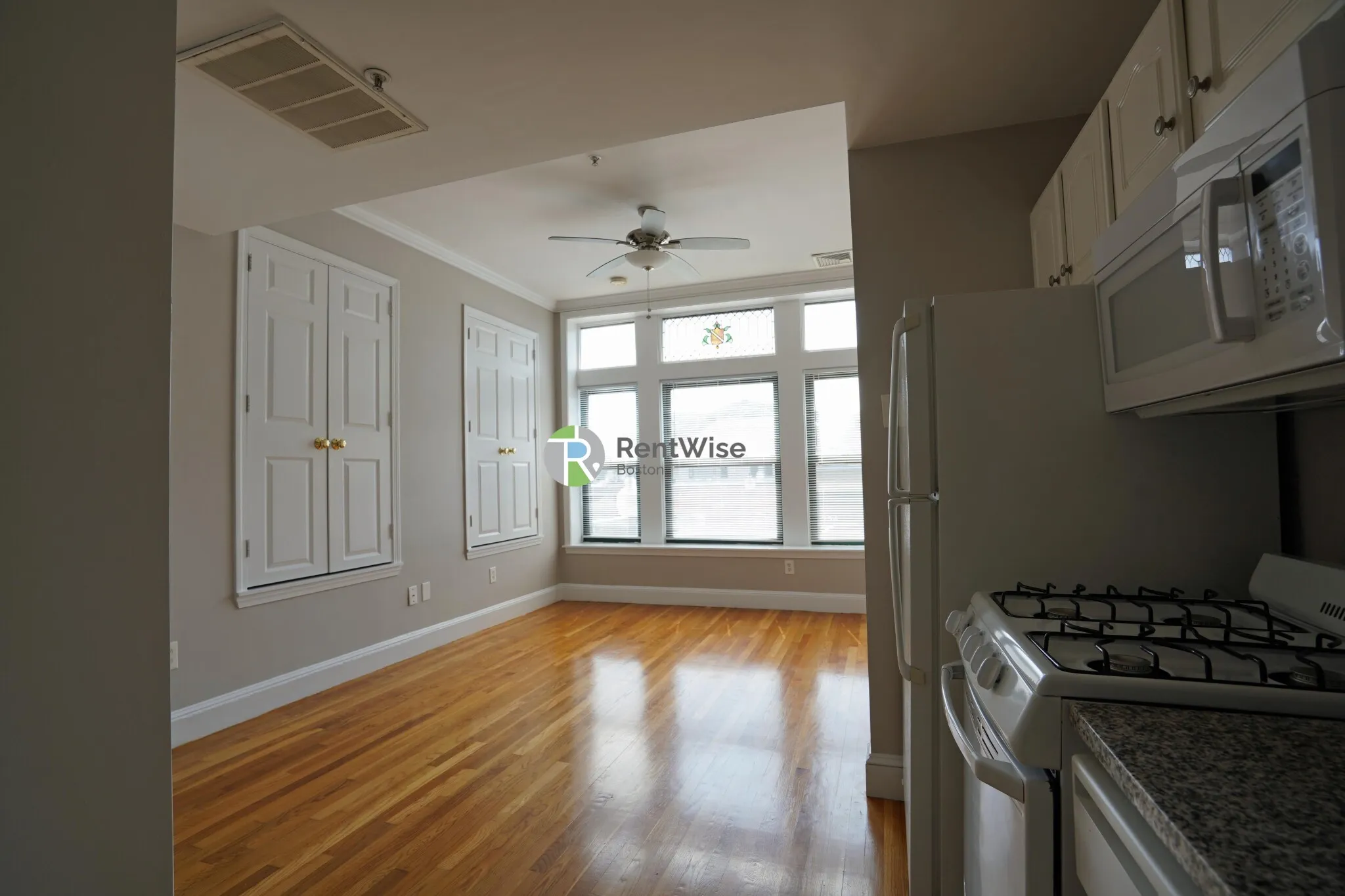 Studio bed, 1 bath apartment for rent at 365 Washington St Unit 204, Brighton — photo 3 of 8