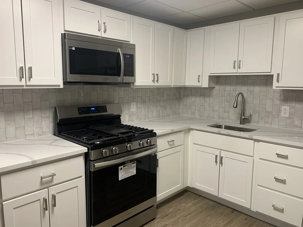 2 bed, 1 bath apartment for rent at 3652 N Main St Unit 1, Fall River — photo 1 of 10