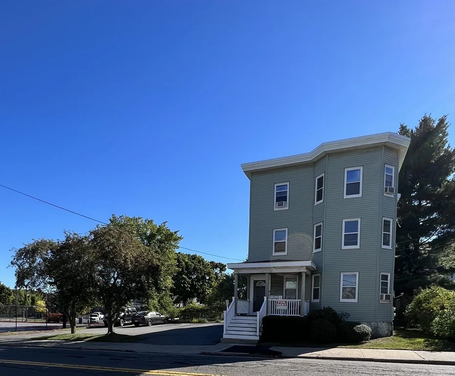 3 bed, 2 bath apartment for rent at 366 Central St Unit 3, Saugus — photo 1 of 16