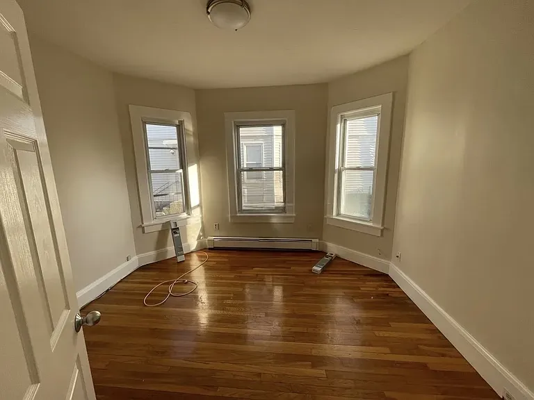 3 bed, 2 bath apartment for rent at 366 Crescent St Unit 1RB, South Side — photo 4 of 8