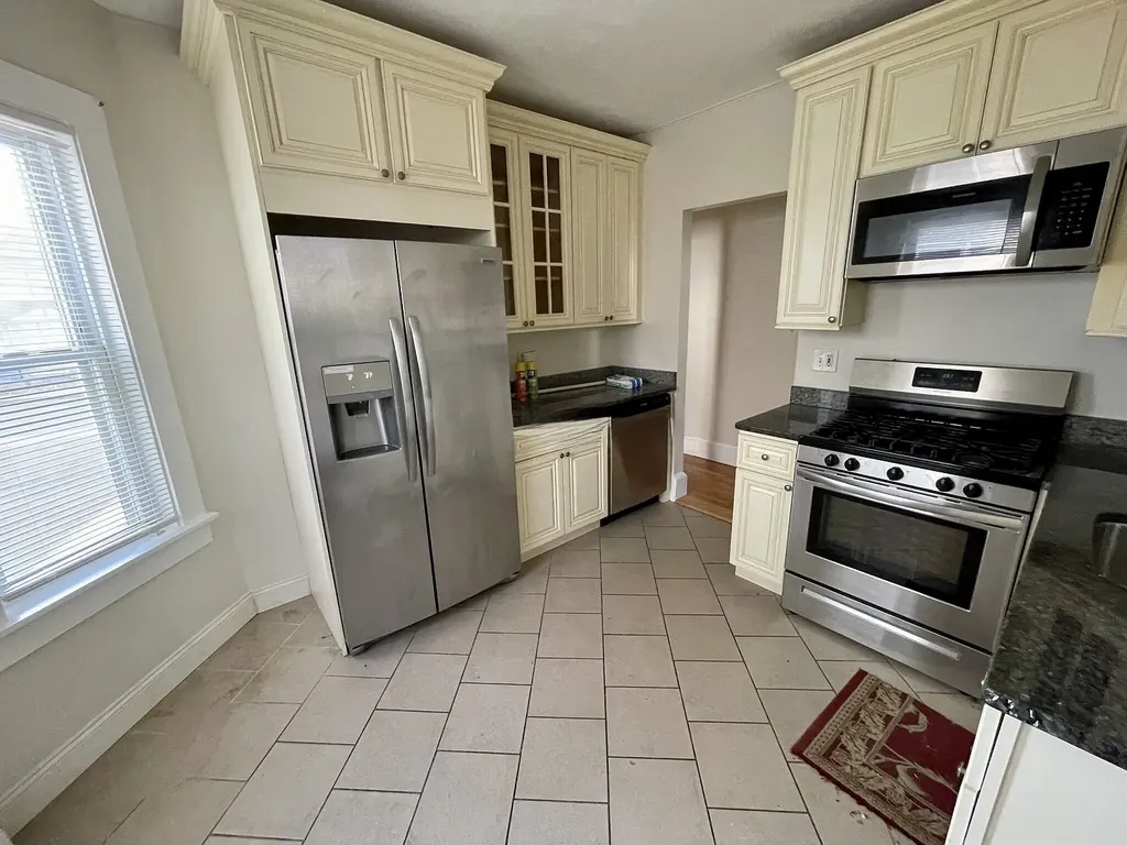 3 bed, 2 bath apartment for rent at 366 Crescent St Unit 1RB, South Side — photo 1 of 8