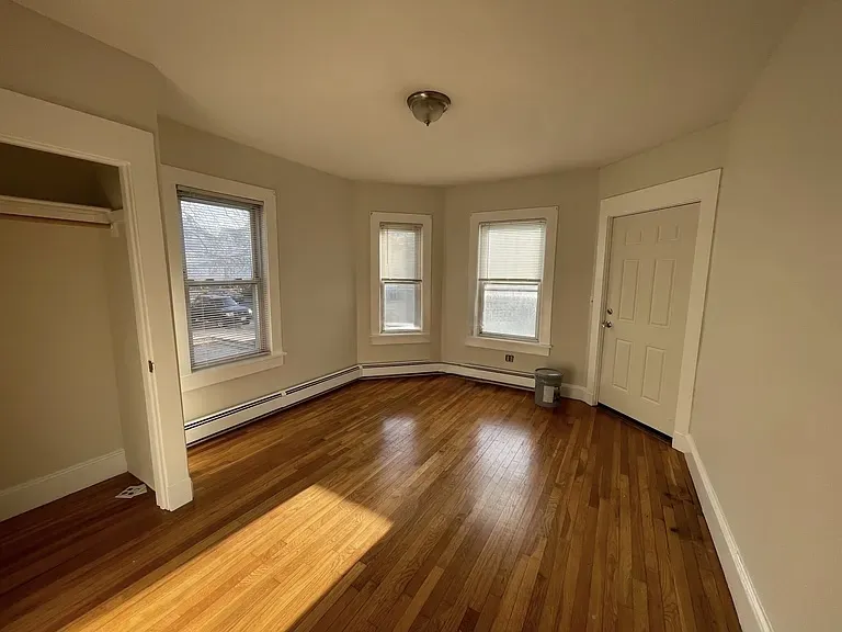 3 bed, 2 bath apartment for rent at 366 Crescent St Unit 1RB, South Side — photo 3 of 8