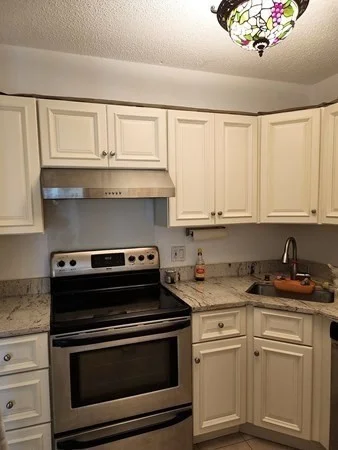 2 bed, 1 bath apartment for rent at 366 Quincy Ave Unit 404, Quincy — photo 3 of 7