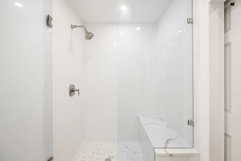 2 bed, 1 bath apartment for rent at 366 W 2nd St Unit 1, South Boston — photo 12 of 20