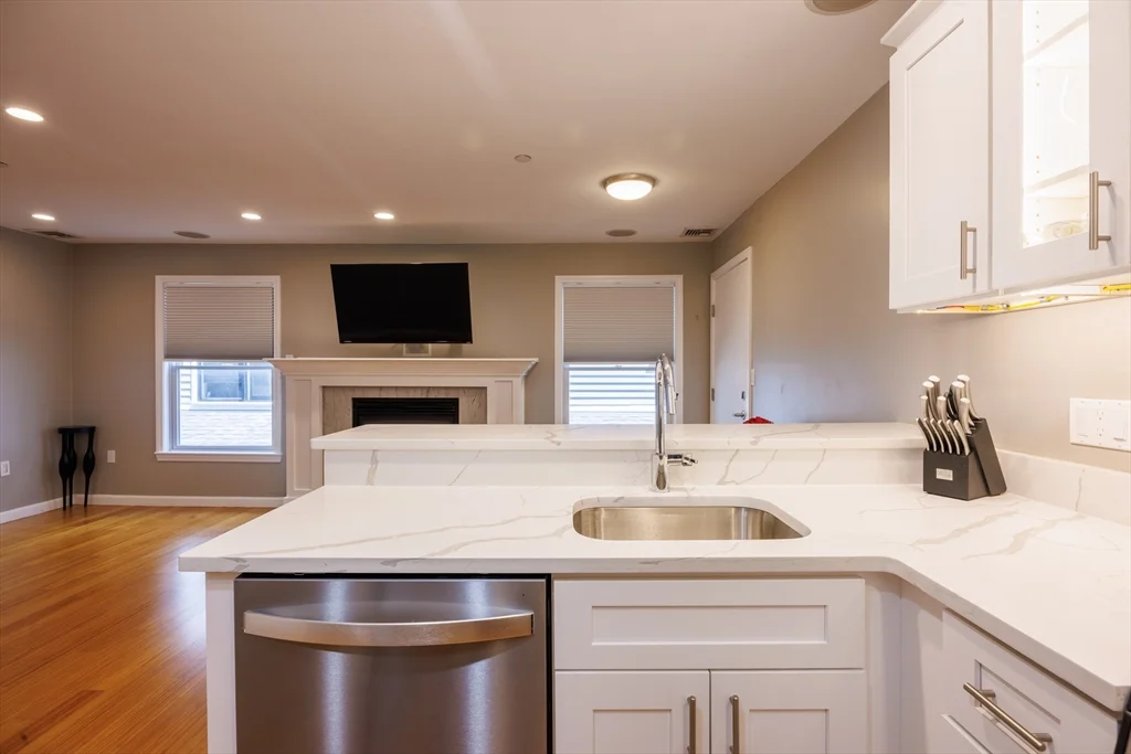2 bed, 1 bath apartment for rent at 366 W 2nd St Unit 1, South Boston — photo 2 of 20