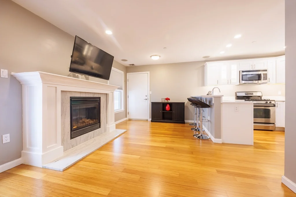 2 bed, 1 bath apartment for rent at 366 W 2nd St Unit 1, South Boston — photo 4 of 20