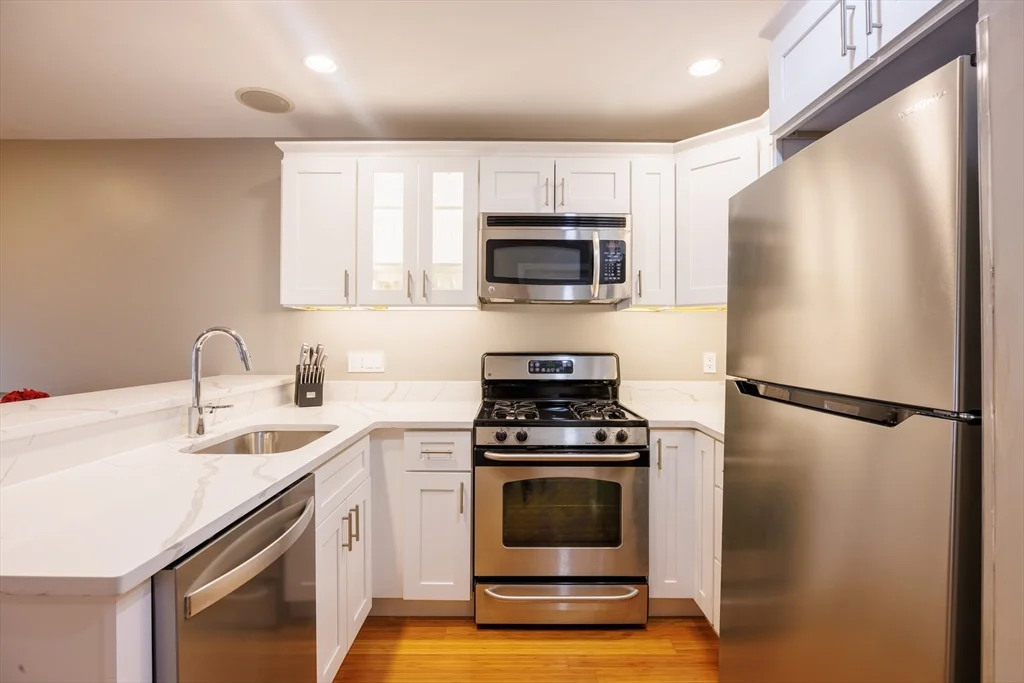 2 bed, 1 bath apartment for rent at 366 W 2nd St Unit 1, South Boston — photo 3 of 20