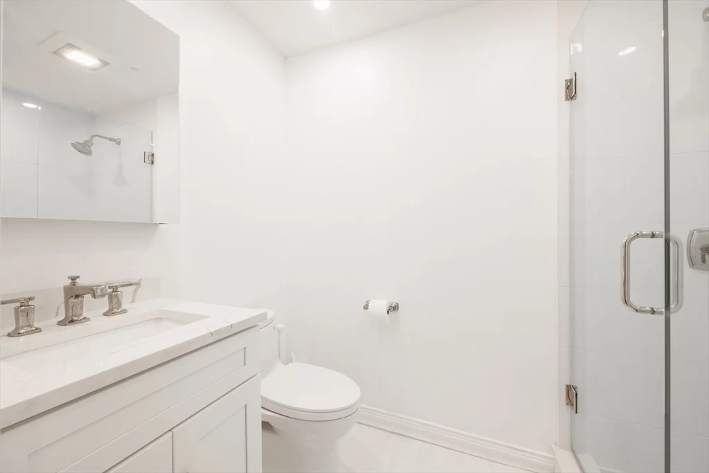 2 bed, 1 bath apartment for rent at 366 W 2nd St Unit 1, South Boston — photo 11 of 20