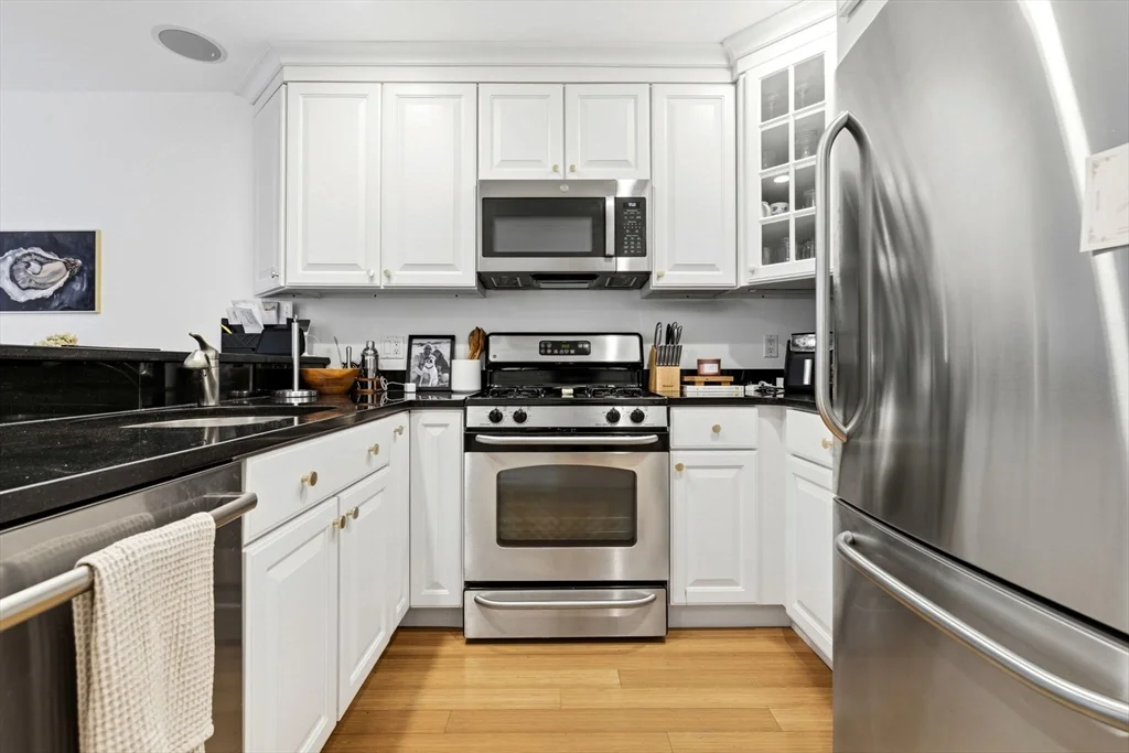 2 bed, 1 bath apartment for rent at 366 W 2nd St Unit 3, South Boston — photo 4 of 11