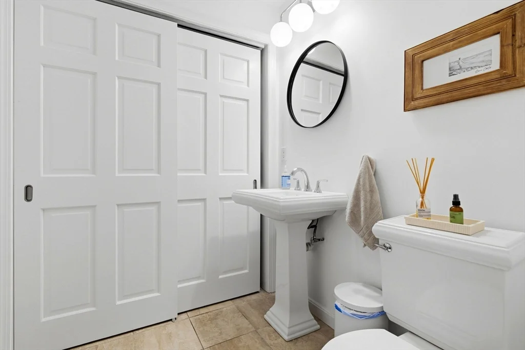 2 bed, 1 bath apartment for rent at 366 W 2nd St Unit 3, South Boston — photo 5 of 11