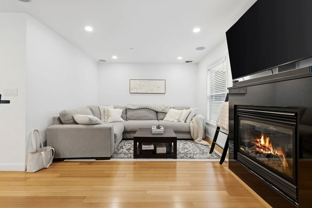 2 bed, 1 bath apartment for rent at 366 W 2nd St Unit 3, South Boston — photo 1 of 11