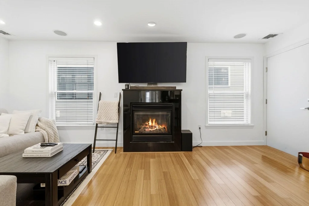 2 bed, 1 bath apartment for rent at 366 W 2nd St Unit 3, South Boston — photo 2 of 11