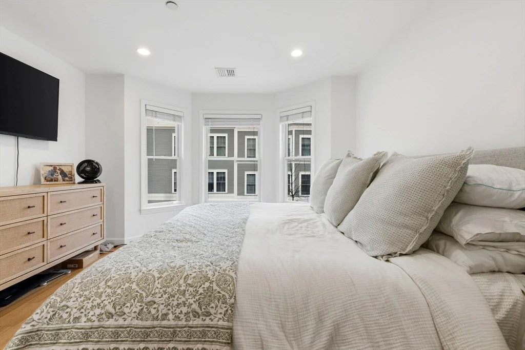 2 bed, 1 bath apartment for rent at 366 W 2nd St Unit 3, South Boston — photo 7 of 11