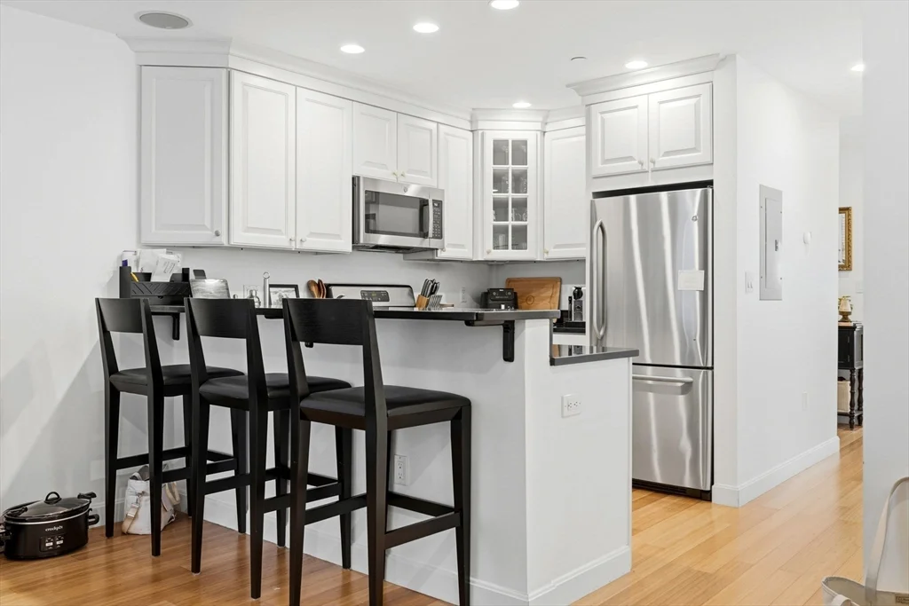 2 bed, 1 bath apartment for rent at 366 W 2nd St Unit 3, South Boston — photo 3 of 11
