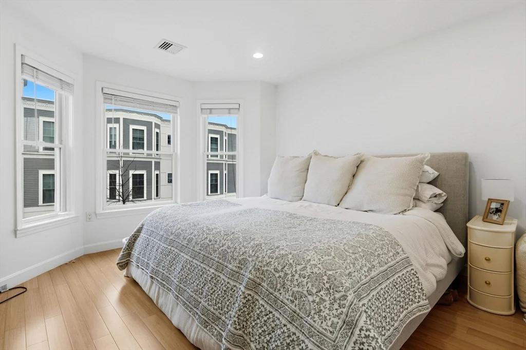 2 bed, 1 bath apartment for rent at 366 W 2nd St Unit 3, South Boston — photo 6 of 11
