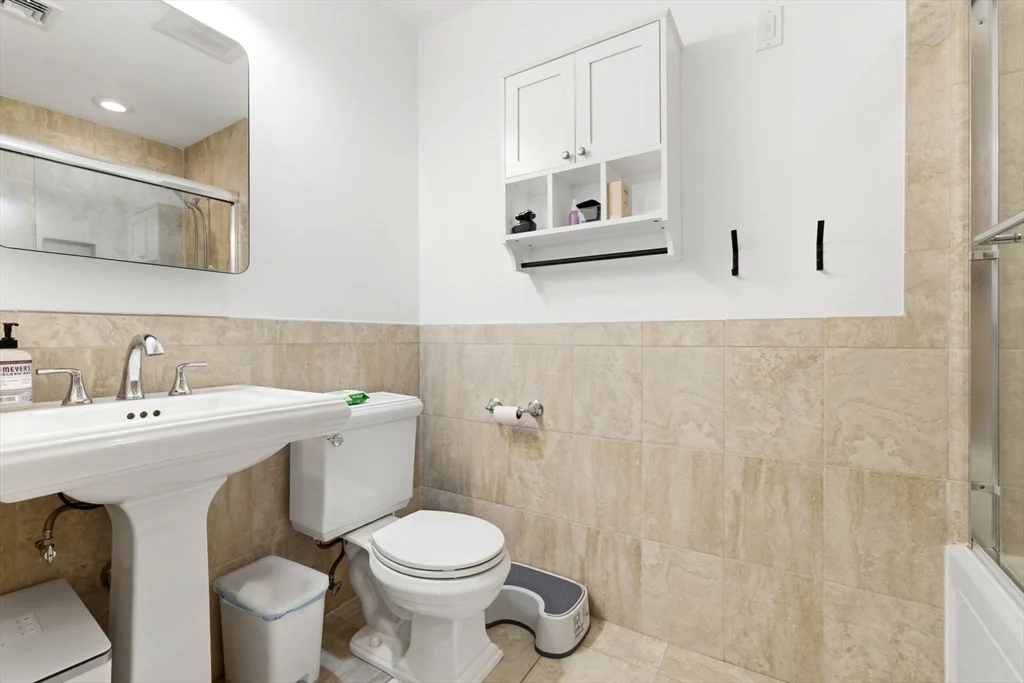 2 bed, 1 bath apartment for rent at 366 W 2nd St Unit 3, South Boston — photo 8 of 11