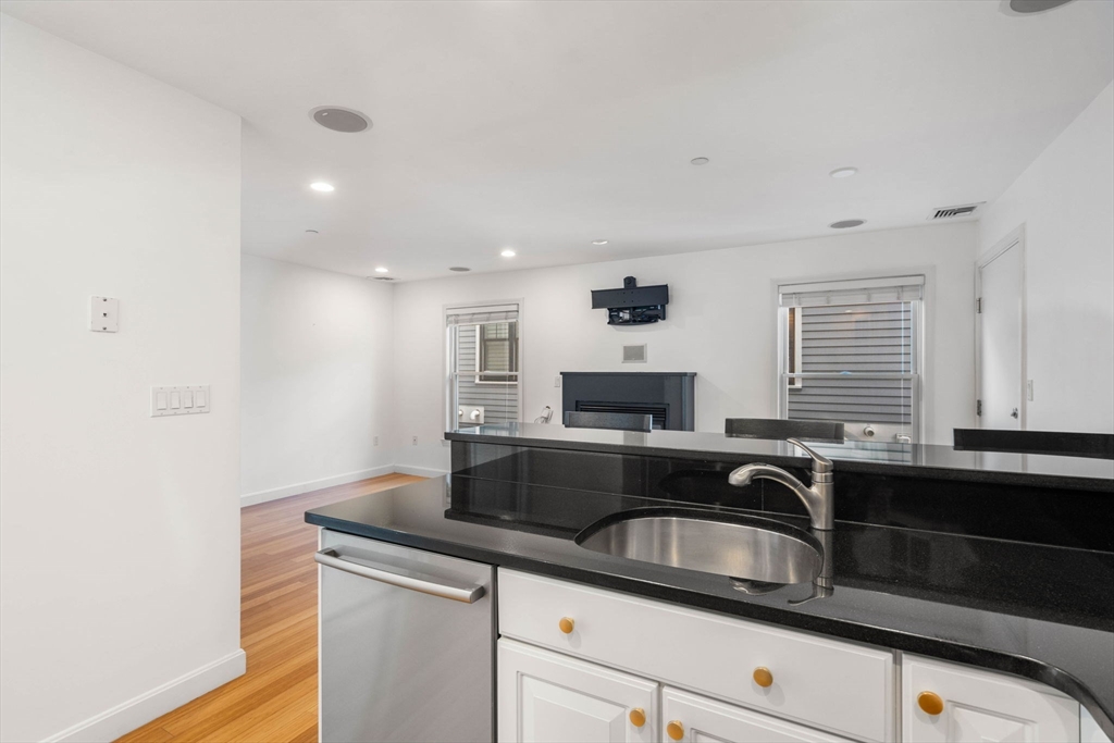 2 bed, 1.5 bath apartment for rent at 366 W 2nd St Unit 3, South Boston — photo 3 of 21