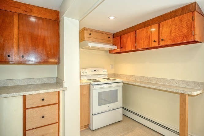 2 bed, 1 bath apartment for rent at 367 Bishop St Unit 2, Framingham — photo 2 of 9