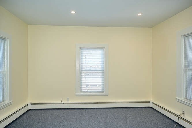 2 bed, 1 bath apartment for rent at 367 Bishop St Unit 2, Framingham — photo 5 of 9