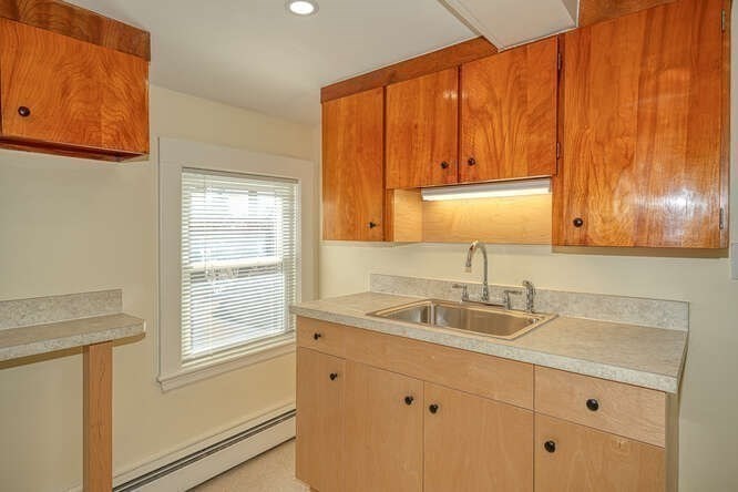2 bed, 1 bath apartment for rent at 367 Bishop St Unit 2, Framingham — photo 3 of 9