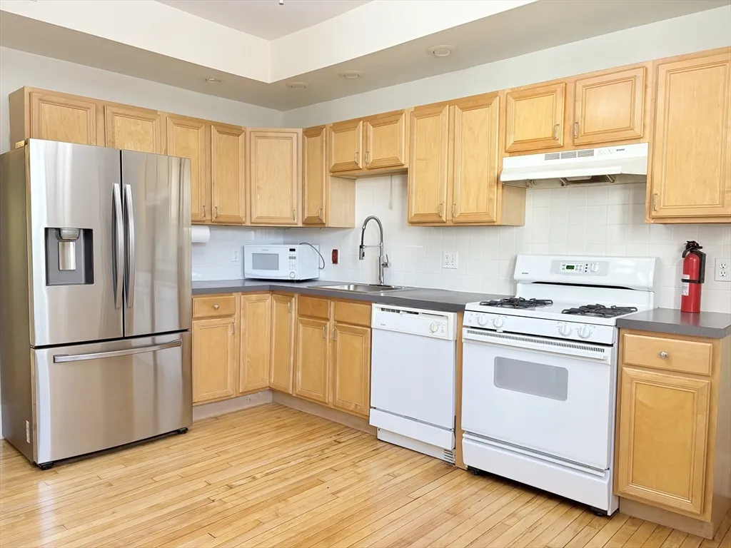 2 bed, 1 bath apartment for rent at 367 Cardinal Mederios Unit 1, Wellington-Harrington — photo 5 of 8