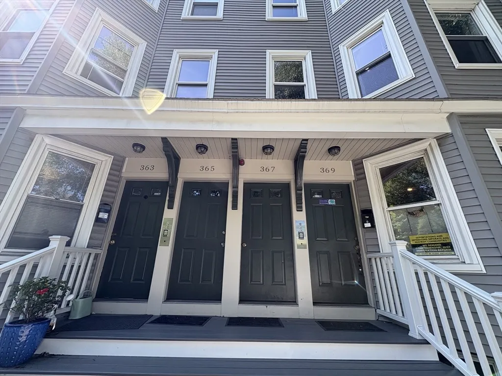 2 bed, 1 bath apartment for rent at 367 Cardinal Mederios Unit 1, Wellington-Harrington — photo 8 of 8