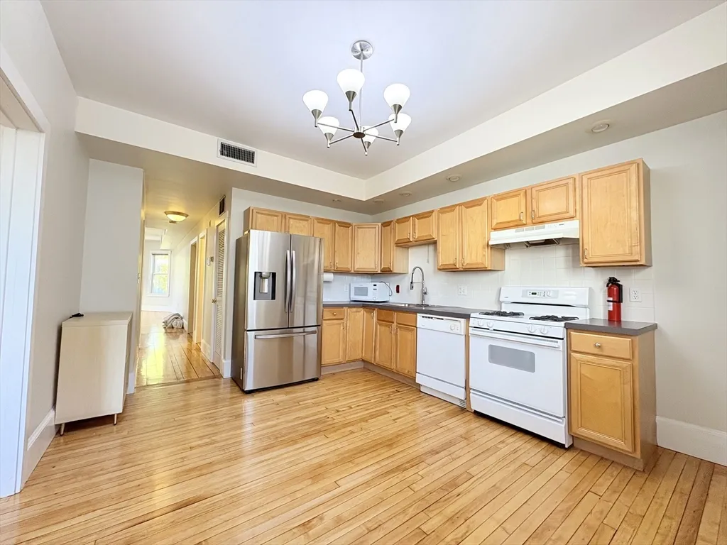 2 bed, 1 bath apartment for rent at 367 Cardinal Mederios Unit 1, Wellington-Harrington — photo 6 of 8