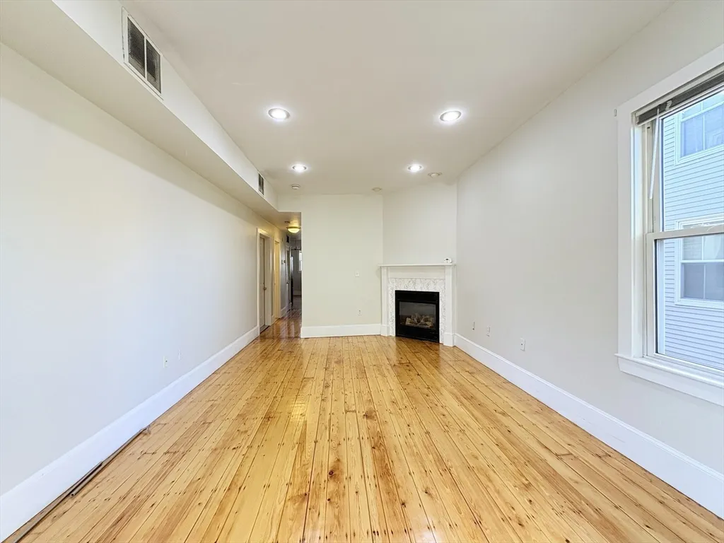 2 bed, 1 bath apartment for rent at 367 Cardinal Mederios Unit 1, Wellington-Harrington — photo 2 of 8
