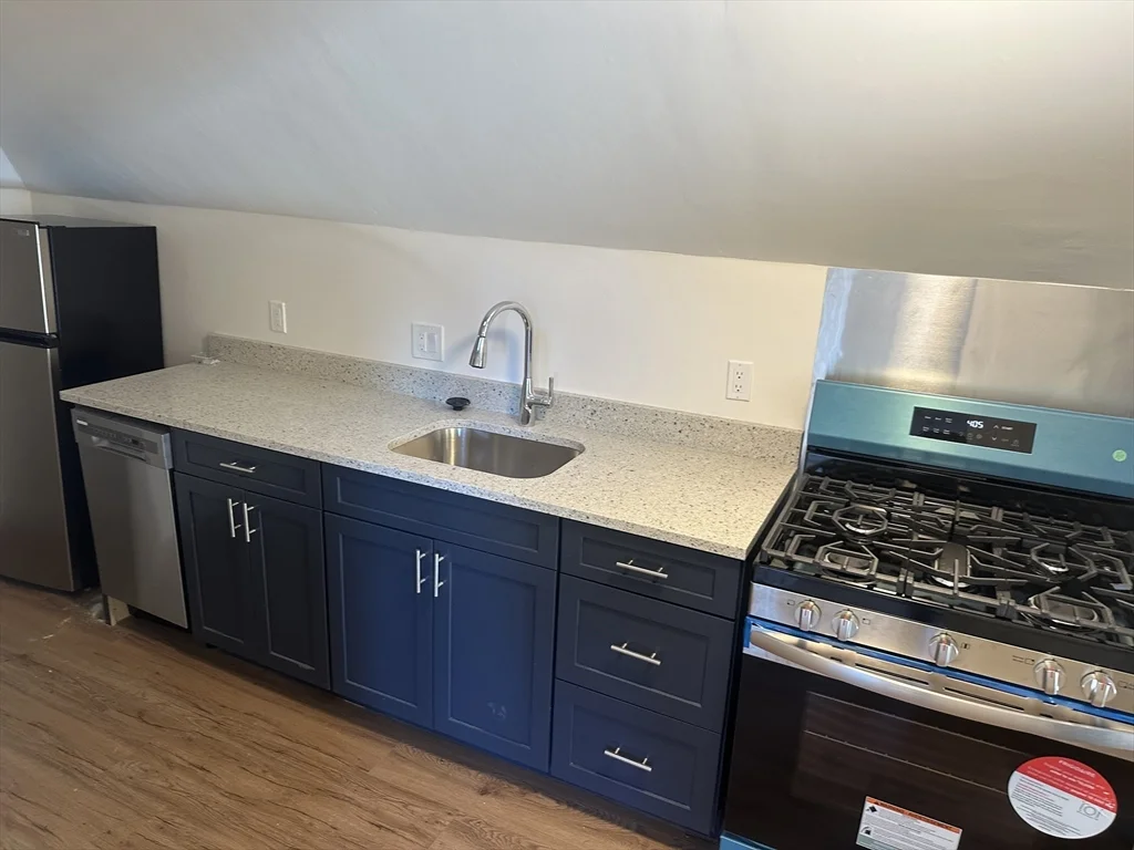 1 bed, 1 bath apartment for rent at 367 Concord Ave Unit 2a, Neighborhood Nine