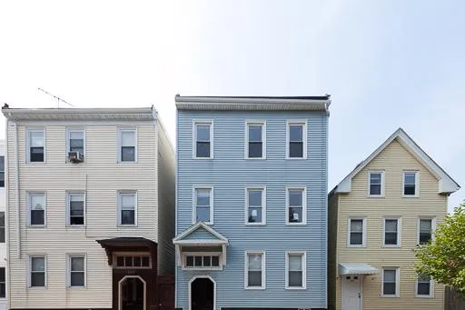 3 bed, 1 bath apartment for rent at 367 Maverick St Unit 2, East Boston